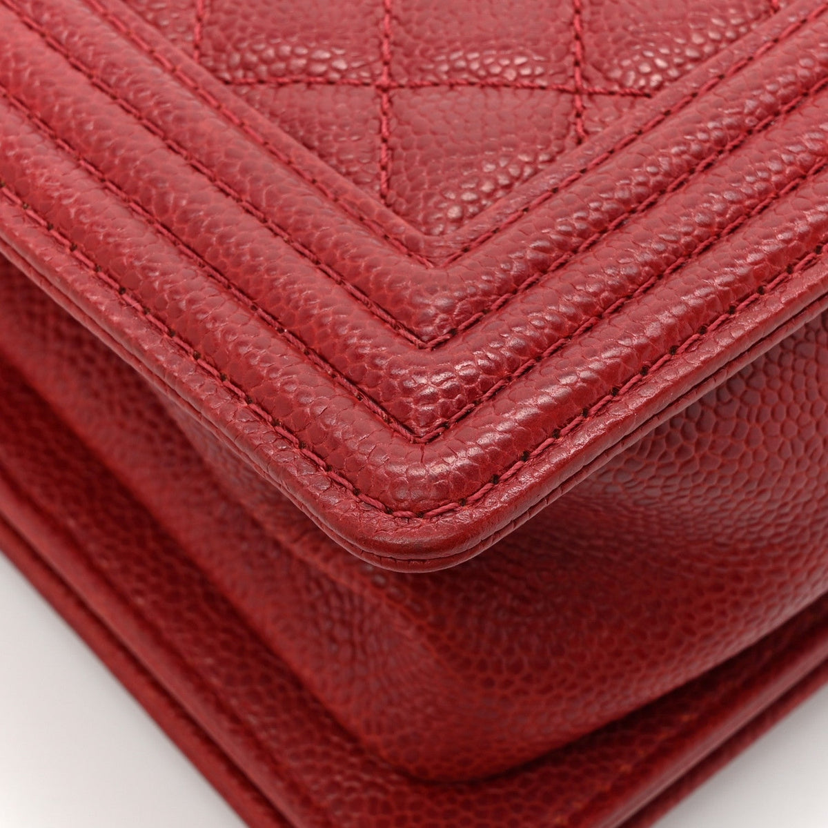 Caviar Quilted Medium Boy Flap Red