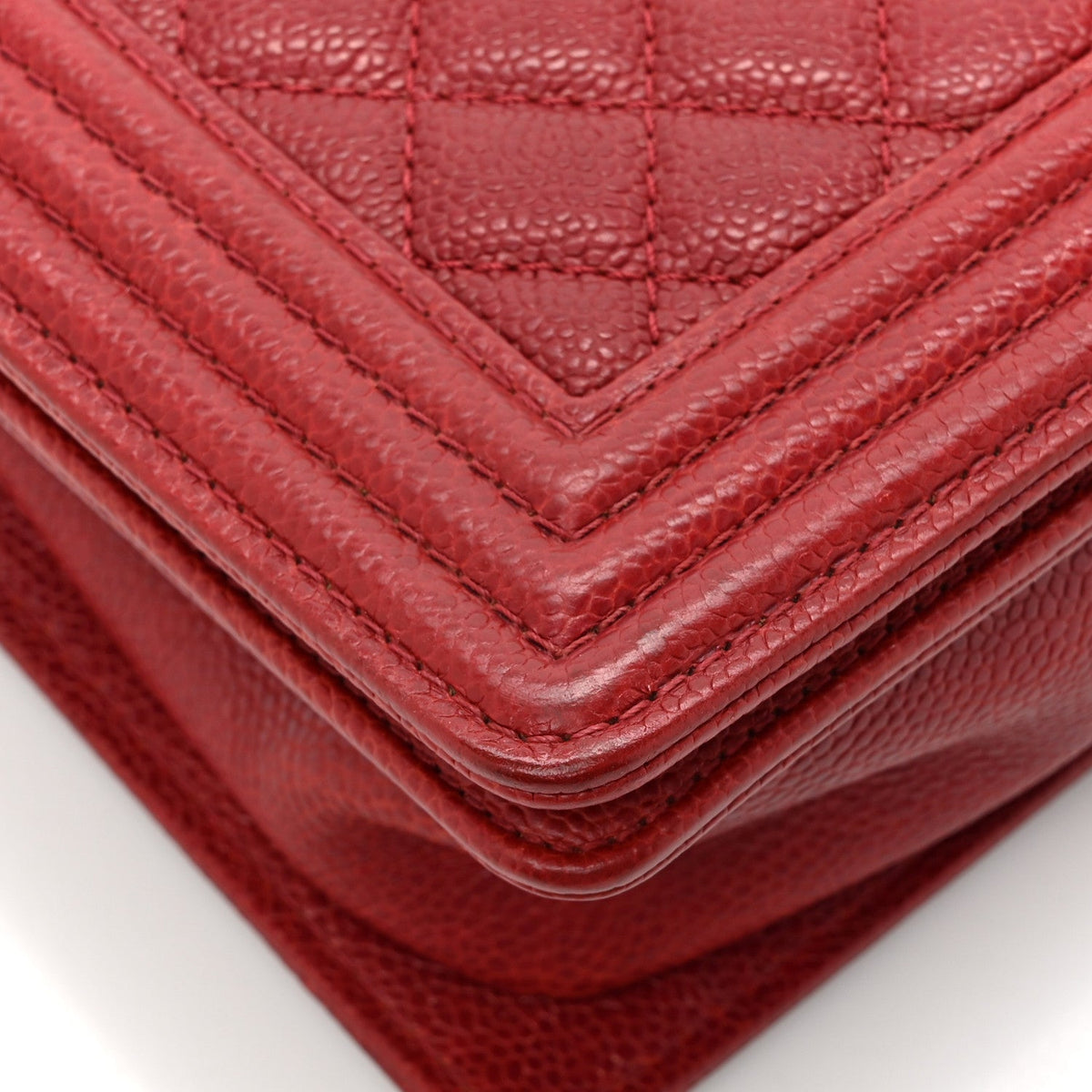 Caviar Quilted Medium Boy Flap Red